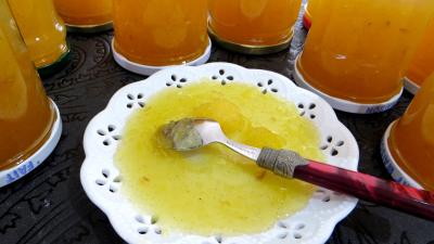 sucre cristallisé : Coupelle de confiture d'ananas à la vanille