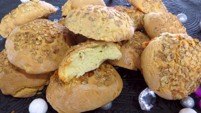 pains variés : Boules de pain au brie