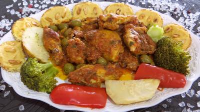 Plat en sauce : Assiette de poulet sauté et ses toasts pois chiches