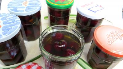 Recettes sans oeufs : Bocaux de cerises au vin blanc