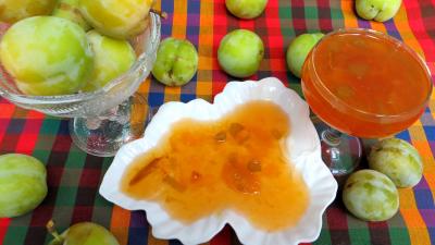 Confitures : Coupelle de confiture de prunes jaunes à la rhubarbe