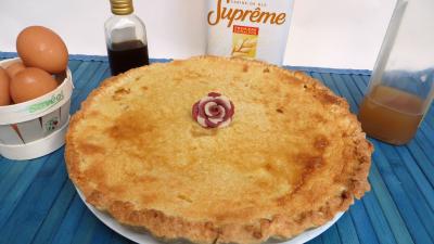 tarte : Assiette de tarte aux prunes jaunes