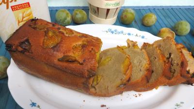 Fête des pères : Assiette de cake aux reine-claude et sangria