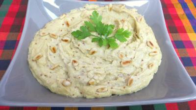 Recettes rapides : Bol de sauce à l'ail et aux pignons