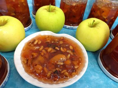 petit déjeuner : Coupelle de confiture de pommes variées aux fruits secs