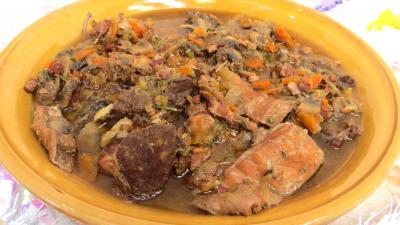 Viandes : Plat de carbonnade de lièvre et lapin