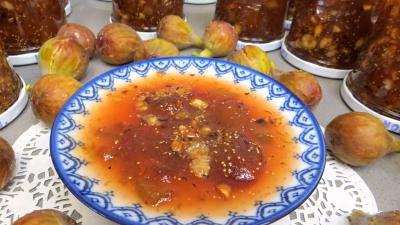 Confitures : Coupelle de confiture de figues à la rhubarbe