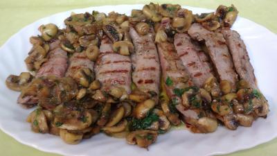 Cuisson au grill : Assiette d'aiguillettes de canard à l'aigre doux