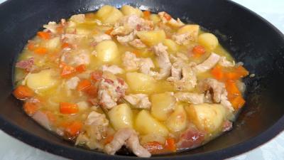 Volailles et gibiers : Wok de blancs de poulet aux pêches