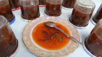 Recettes sans oeufs : Coupelle de confiture de prunes aux épices