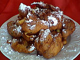 Cuisson au bain de friture : Assiette de beignets aux raisins secs et fruits confits
