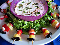 poivre noir : Assiette de brochettes de crudités