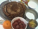 Ingrédients pour la recette : Gâteau de crêpes aux framboises et à la mangue
