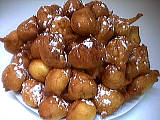 sucre glace : Assiette de beignets au fromage blanc