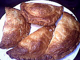 sucre semoule : Assiette de chaussons aux pommes