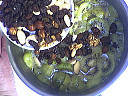 Préparation de la confiture de kiwi aux fruits secs