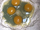 Ajouter les oeufs et le sel