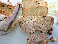 Image : Pain de méteil aux pistaches et aux noisettes