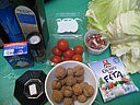 Ingrédients pour la recette : Salade au chou, noix et féta
