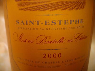 Photo : Bouteille de vin saint Estèphe