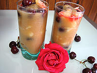 Dessert avec des fruits : Verres de soupe de pêches