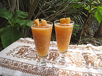 sucre semoule : Verres de cocktail de melon au pineau des Charentes