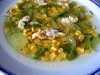 Image : Assiette de potage aux poivrons et maïs