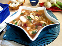 Ail : Soupière de soupe de morue aux champignons