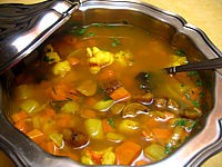 sauge : Soupière de soupe de queues de langoustes