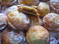 bouchées : bouchées feuilletées aux dattes et aux noix