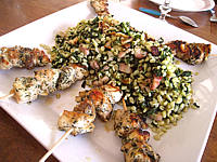 Cuisson au grill : Plat de brochettes de poulet au sucre façon créole