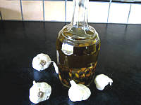 Huile d'olive parfumée à l'ail