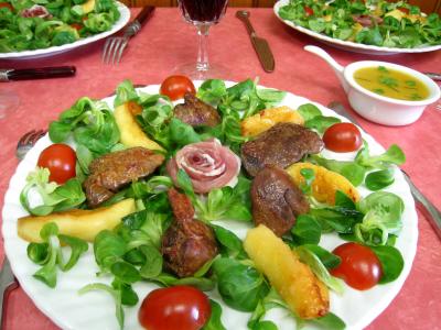 Photo : Salade de mâche aux foies de volailles