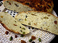 Pain aux raisins et à la pistache