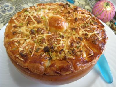 pistache : Bol de velouté de cèpes à la landaise et son béret