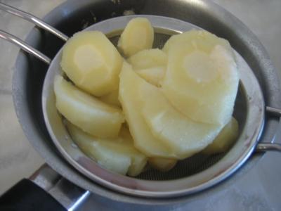 Chapon aux pommes et légumes avec sauce au champagne et armagnac - 7.2