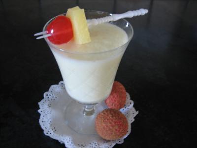 malibu : Verre de cocktail au rhum blanc et noix de coco