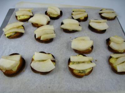 Canapés au bleu de Bavière et aux poires - 7.1