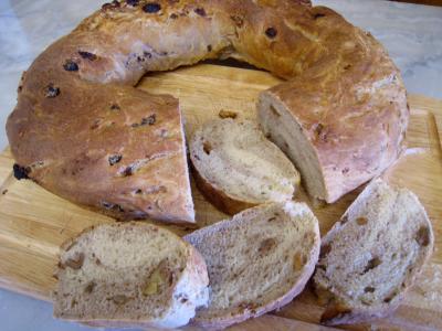 Pains & pâtes : Couronne aux châtaignes, noix et raisins secs