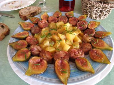 Photo : Assiette d'andouillettes aux figues