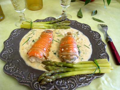 plat complet : Assiette d'asperges aux queues de langouste