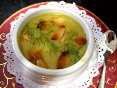 fenouil graines : Petite soupière en amuse-bouche de crème de cèpes au fenouils