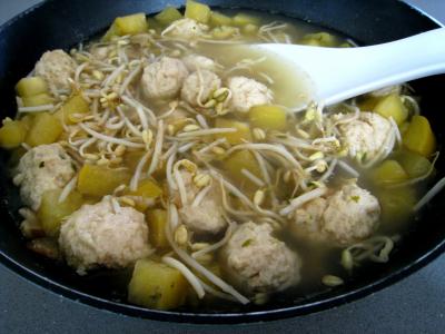 Recette Potage chinois aux boulettes de poulet