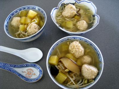 Cuisine diététique : Bols de potage chinois aux boulettes de poulet