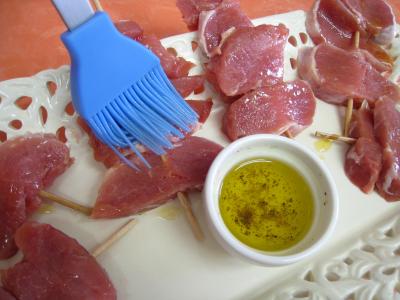 Brochettes de porc aux endives et sa sauce aux noix de cajou - 12.2