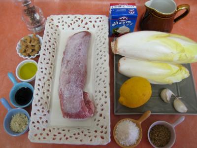 Ingrédients pour la recette : Brochettes de porc aux endives et sa sauce aux noix de cajou