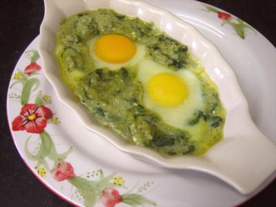 Fromages : Cassolette d'oeufs aux restes de purée de brocolis