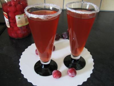 boisson alcoolisée : Verres de cocktail au Bourbon et aux cerises