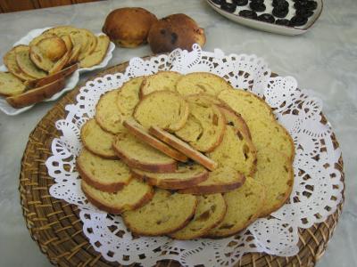 pain au citron et aux noix de cajou et raisins secs