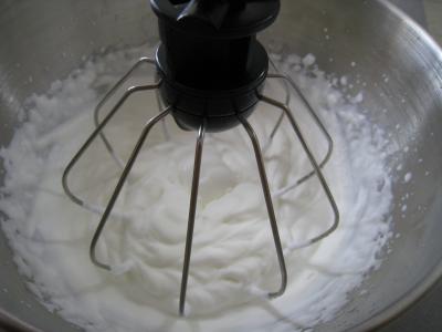 Battre la crème au batteur